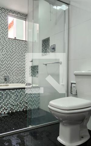 Casa à venda com 210m², 5 quartos e 3 vagas Casa à venda com 210m², 5 quartos e 3 vagasBanheiro