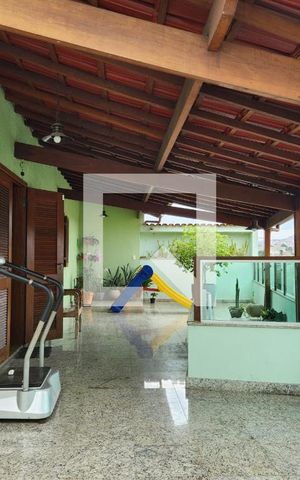 Casa à venda com 210m², 5 quartos e 3 vagas Casa à venda com 210m², 5 quartos e 3 vagasQuintal