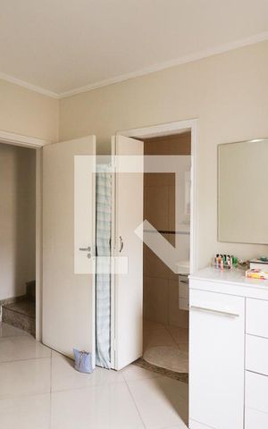 Casa à venda com 122m², 4 quartos e 2 vagasSuíte 2