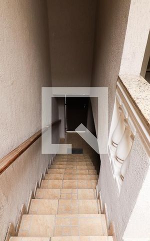 Casa à venda com 122m², 4 quartos e 2 vagasEscada