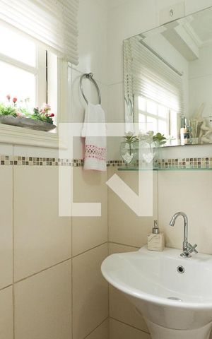 Casa à venda com 122m², 4 quartos e 2 vagasLavabo