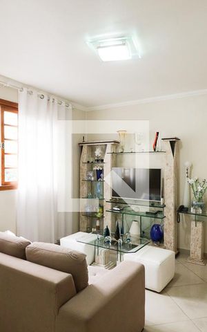 Casa à venda com 122m², 4 quartos e 2 vagasSala