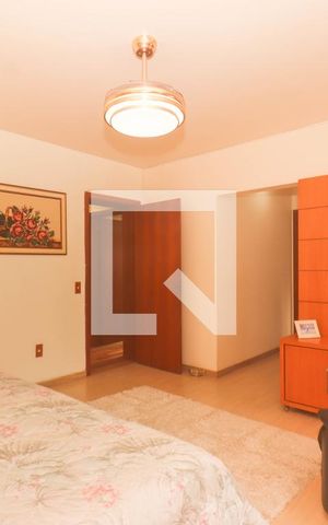 Casa à venda com 400m², 4 quartos e 4 vagas Casa à venda com 400m², 4 quartos e 4 vagasSuíte