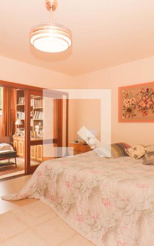 Casa à venda com 400m², 4 quartos e 4 vagas Casa à venda com 400m², 4 quartos e 4 vagasSuíte