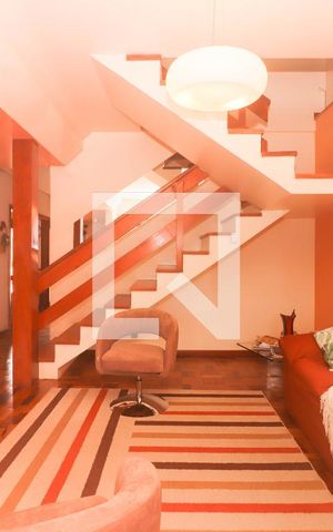 Casa à venda com 400m², 4 quartos e 4 vagas Casa à venda com 400m², 4 quartos e 4 vagasSala