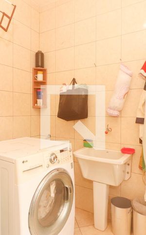 Casa à venda com 400m², 4 quartos e 4 vagas Casa à venda com 400m², 4 quartos e 4 vagasÁrea de Serviço