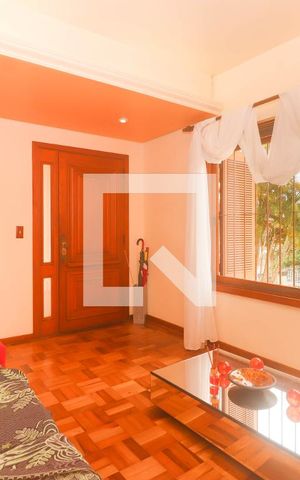 Casa à venda com 400m², 4 quartos e 4 vagas Casa à venda com 400m², 4 quartos e 4 vagasSala