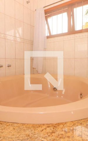 Casa à venda com 400m², 4 quartos e 4 vagas Casa à venda com 400m², 4 quartos e 4 vagasBanheiro da Suíte