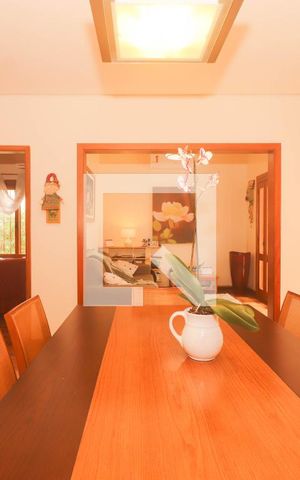 Casa à venda com 400m², 4 quartos e 4 vagas Casa à venda com 400m², 4 quartos e 4 vagasSala de Jantar
