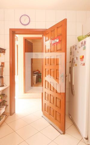 Casa à venda com 400m², 4 quartos e 4 vagas Casa à venda com 400m², 4 quartos e 4 vagasCozinha