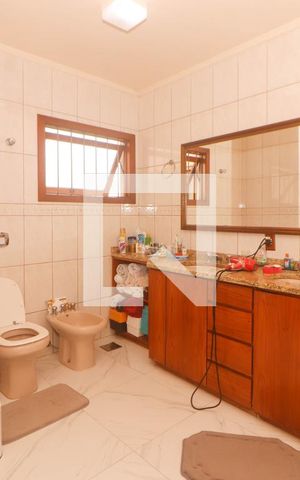 Casa à venda com 400m², 4 quartos e 4 vagas Casa à venda com 400m², 4 quartos e 4 vagasBanheiro da Suíte