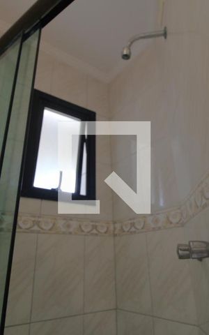 Apartamento para alugar com 149m², 4 quartos e 3 vagasChuveiro banheiro da suíte 1