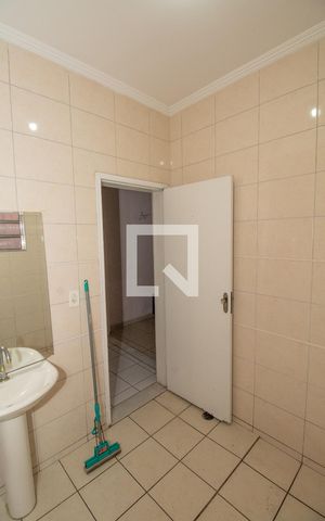 Casa à venda com 293m², 3 quartos e 4 vagas Casa à venda com 293m², 3 quartos e 4 vagasBanheiro Social inferior