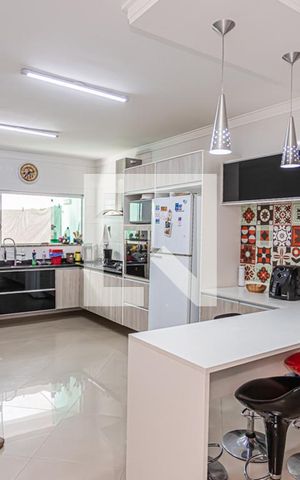 Casa à venda com 123m², 3 quartos e 2 vagas Casa à venda com 123m², 3 quartos e 2 vagasCozinha