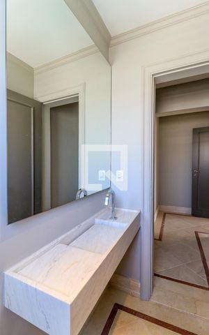 Apartamento à venda com 464m², 5 quartos e 4 vagas Apartamento à venda com 464m², 5 quartos e 4 vagasLavabo 1