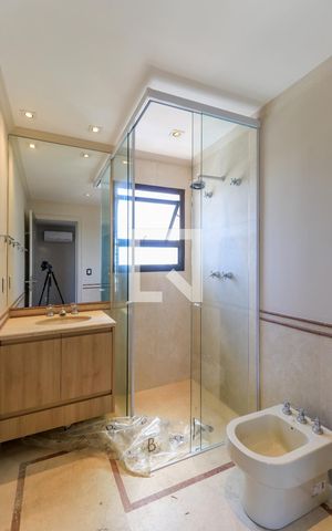 Apartamento à venda com 464m², 5 quartos e 4 vagas Apartamento à venda com 464m², 5 quartos e 4 vagasBanheiro da Suíte 3