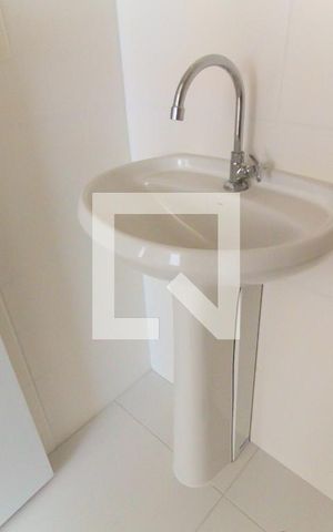 Apartamento para alugar com 33m², 2 quartos e sem vaga Apartamento para alugar com 33m², 2 quartos e sem vagaBanheiro