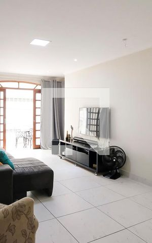 Casa à venda com 380m², 5 quartos e 2 vagasSala