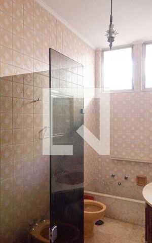 Casa à venda com 296m², 3 quartos e 2 vagasBanheiro da Suíte