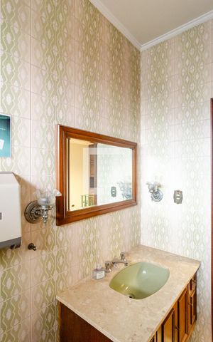 Casa à venda com 296m², 3 quartos e 2 vagasBanheiro Social