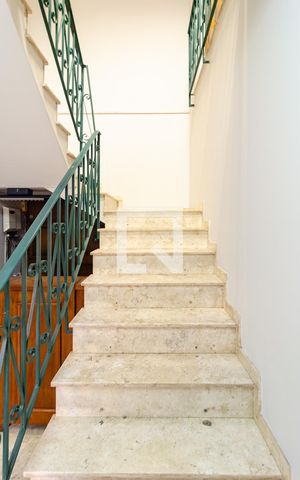 Casa à venda com 296m², 3 quartos e 2 vagasEscadas
