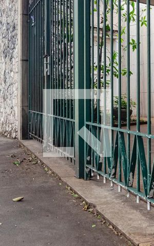 Casa à venda com 296m², 3 quartos e 2 vagasFachada