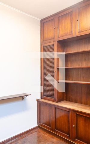 Casa à venda com 296m², 3 quartos e 2 vagasEscritório