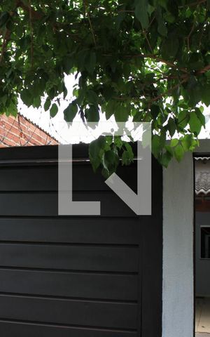 Casa para alugar com 80m², 2 quartos e 2 vagasFachada