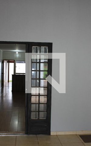 Casa para alugar com 80m², 2 quartos e 2 vagasEntrada