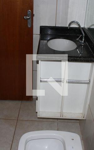 Casa para alugar com 80m², 2 quartos e 2 vagasBanheiro