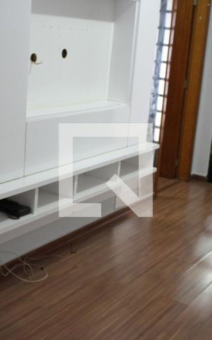 Casa para alugar com 80m², 2 quartos e 2 vagasSala
