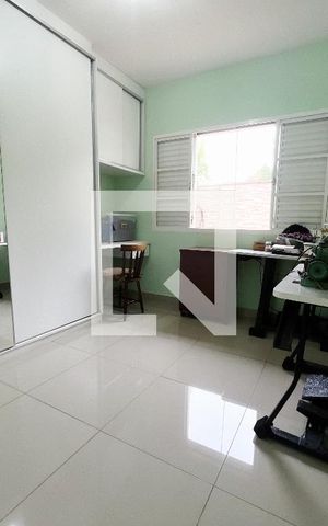Casa à venda com 193m², 4 quartos e 4 vagas Casa à venda com 193m², 4 quartos e 4 vagasQuarto