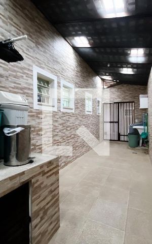 Casa à venda com 193m², 4 quartos e 4 vagas Casa à venda com 193m², 4 quartos e 4 vagasÁrea de Serviço