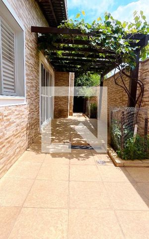Casa à venda com 193m², 4 quartos e 4 vagas Casa à venda com 193m², 4 quartos e 4 vagasÁrea comum