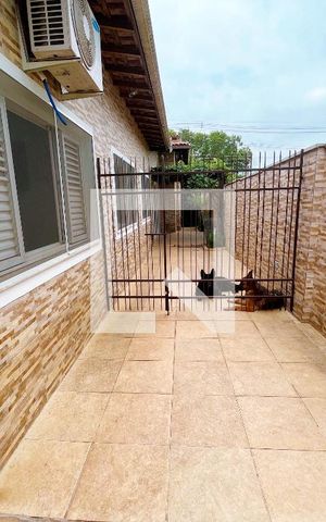 Casa à venda com 193m², 4 quartos e 4 vagas Casa à venda com 193m², 4 quartos e 4 vagasÁrea comum