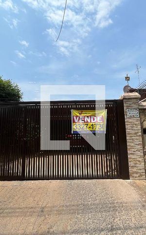 Casa à venda com 193m², 4 quartos e 4 vagas Casa à venda com 193m², 4 quartos e 4 vagasFachada