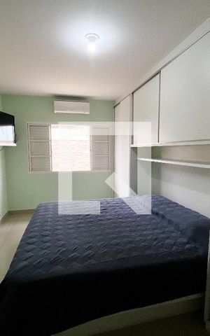 Casa à venda com 193m², 4 quartos e 4 vagas Casa à venda com 193m², 4 quartos e 4 vagasQuarto