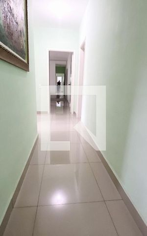 Casa à venda com 193m², 4 quartos e 4 vagas Casa à venda com 193m², 4 quartos e 4 vagasCorredor