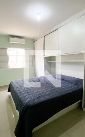 Casa à venda com 193m², 4 quartos e 4 vagas Casa à venda com 193m², 4 quartos e 4 vagasQuarto
