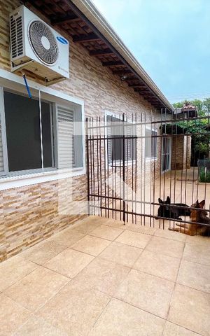 Casa à venda com 193m², 4 quartos e 4 vagas Casa à venda com 193m², 4 quartos e 4 vagasÁrea comum