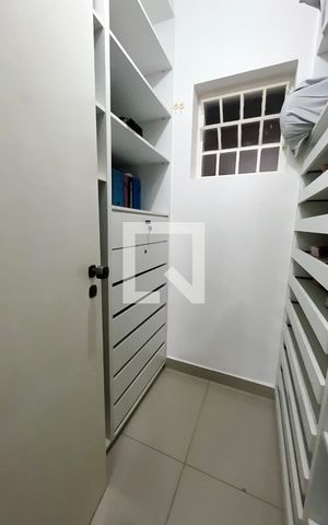 Casa à venda com 193m², 4 quartos e 4 vagas Casa à venda com 193m², 4 quartos e 4 vagasQuarto