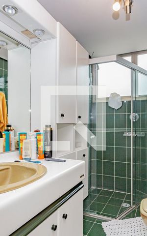 Apartamento à venda com 300m², 4 quartos e 3 vagas Apartamento à venda com 300m², 4 quartos e 3 vagasBanheiro suite 2
