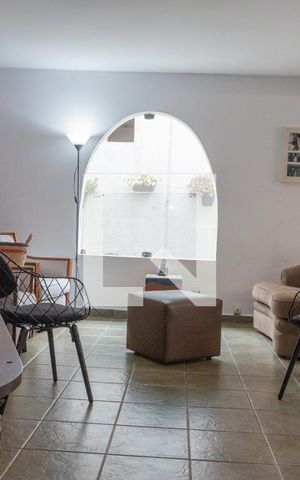Casa à venda com 299m², 4 quartos e sem vaga Casa à venda com 299m², 4 quartos e sem vagaSala
