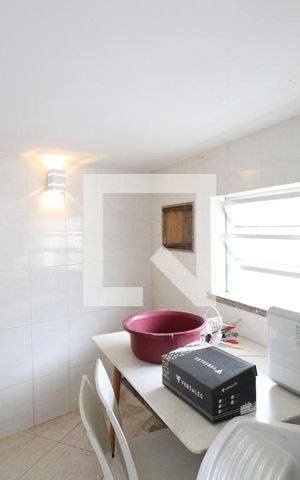 Casa para alugar com 100m², 2 quartos e sem vagaÁrea de Serviço