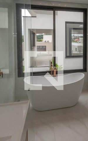 Casa de condomínio à venda com 440m², 4 quartos e 4 vagas Casa de condomínio à venda com 440m², 4 quartos e 4 vagasBanheiro Suite Master