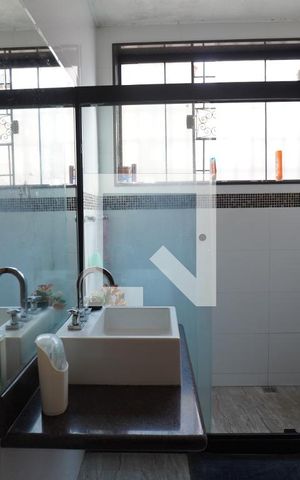 Casa à venda com 132m², 5 quartos e 1 vagaBanheiro