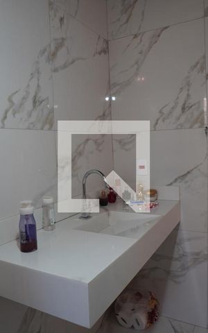 Casa à venda com 132m², 5 quartos e 1 vagaBanheiro