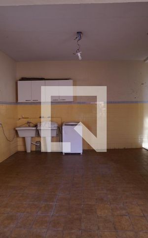 Casa à venda com 132m², 5 quartos e 1 vagaÁrea de Serviço
