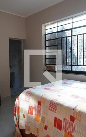 Casa à venda com 132m², 5 quartos e 1 vagaQuarto