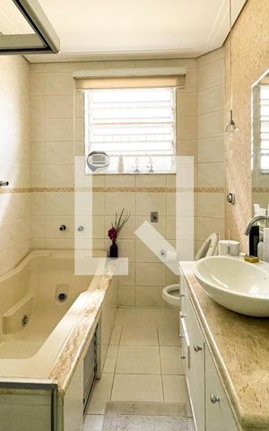Casa para alugar com 520m², 5 quartos e 3 vagas Casa para alugar com 520m², 5 quartos e 3 vagasBanheiro